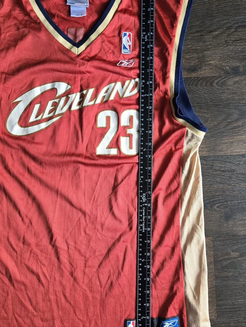 Vintage LeBron James #23 Cleveland Cavaliers Rookie Year Reebok Men Large Jersey